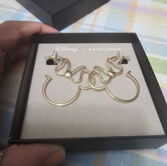 NIB Disney Minnie Mouse Baublebar Earrings - Picture 3 of 3